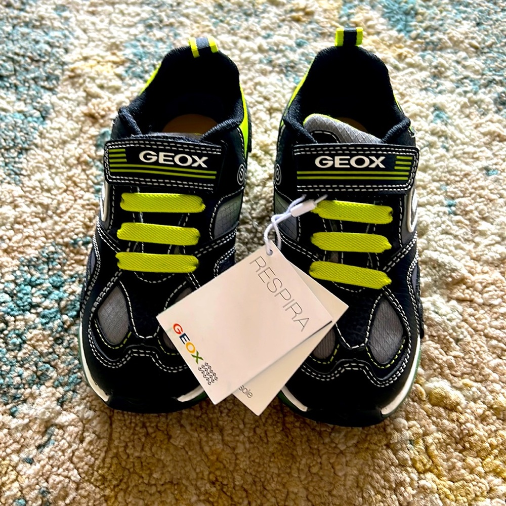 Brand new GEOX J. Bayonyc Shoes